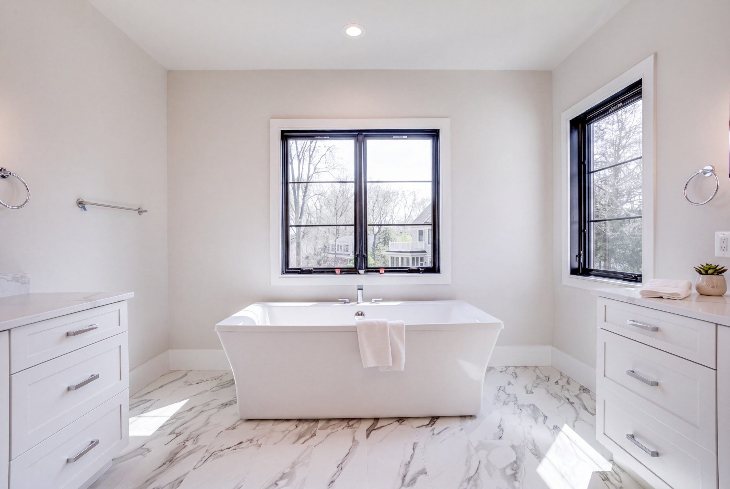 24_Second_Floor_Master_Bathroom_3