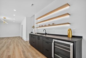 16 - Wet Bar