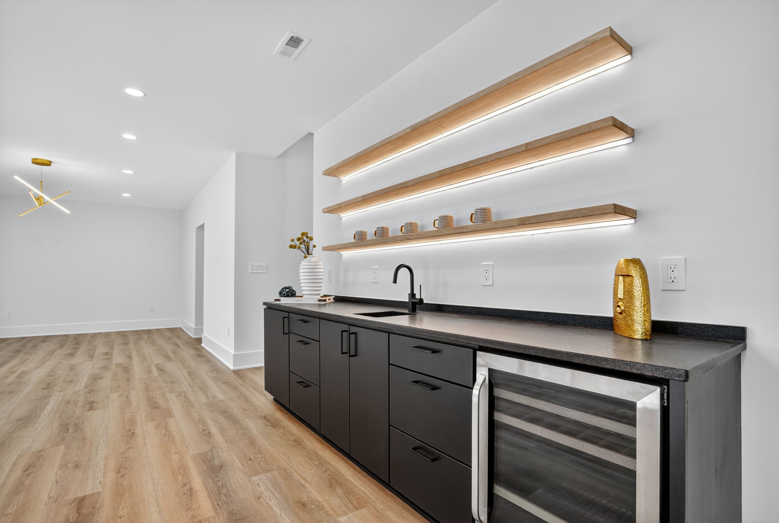 16 - Wet Bar